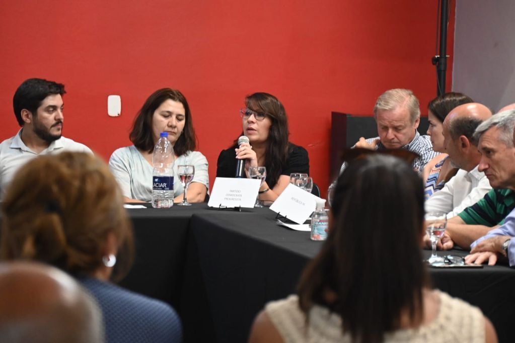La Coalición Cívica estuvo representada por Daniela Stella en el comité radical donde se reunieron los miembros de Cambia Mendoza.