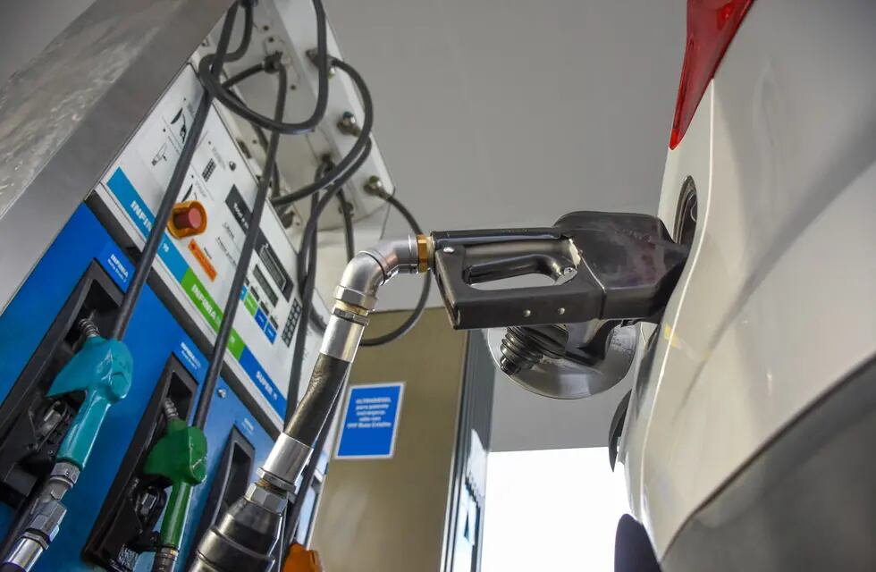 El Gobierno volvió a postergar el impuesto a los combustibles hasta julio. Foto: Mariana Villa / Los Andes