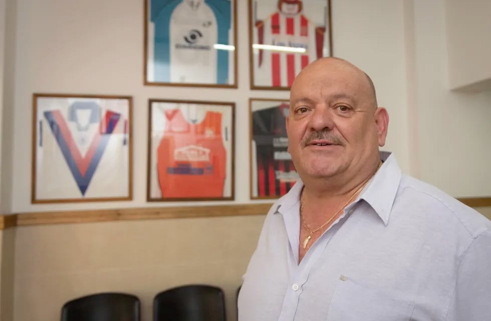 El presidente de la Liga Mendocina de Fútbol, Carlos Hugo Suraci.