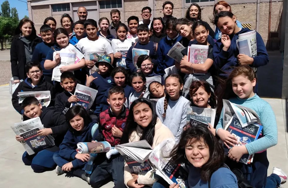 Los chicos de 5º grado de la Escuela Nº 1-004 “Guillermo Rawson”, de Godoy Cruz, visitaron la Planta Impresora de Los Andes.
