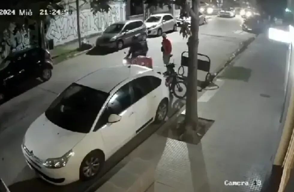 Una cámara de seguridad captó el momento del robo (Captura de video)