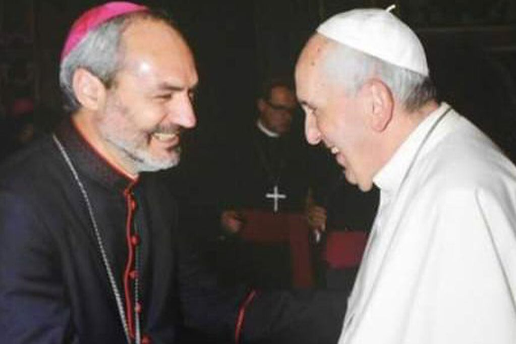 La incómoda reacción de un ex obispo de Mendoza ante una pregunta por los abusos en el Cristo Orante.