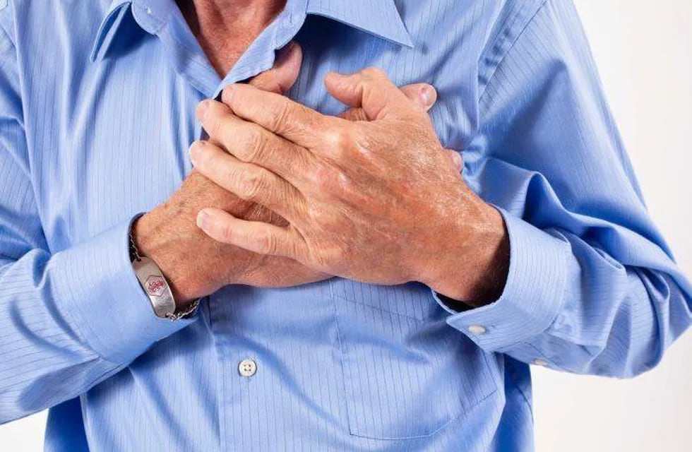 Cómo saber si un dolor en el pecho es por gas o por un infarto