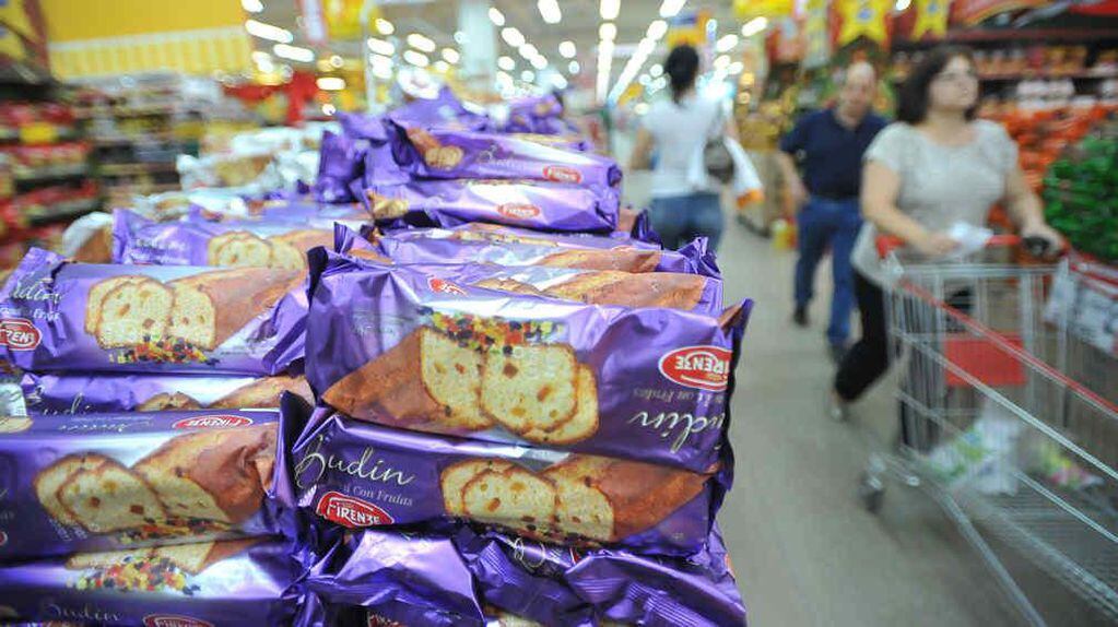 La Nación compró 2.700 toneladas de pan dulce y ya gastó casi $5.000 millones en canastas navideñas. Foto: Imagen ilustrativa.