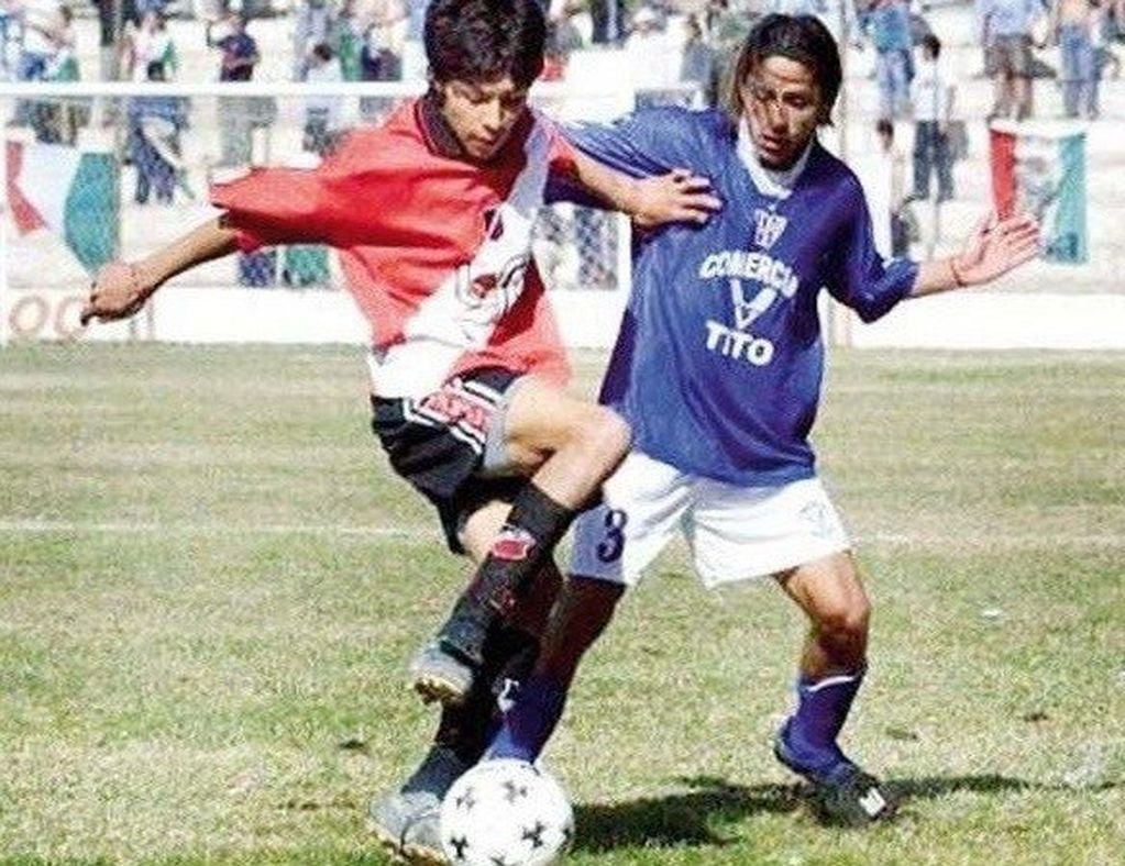 Enzo Pérez, jugando para Deportivo Maipú en Mendoza.