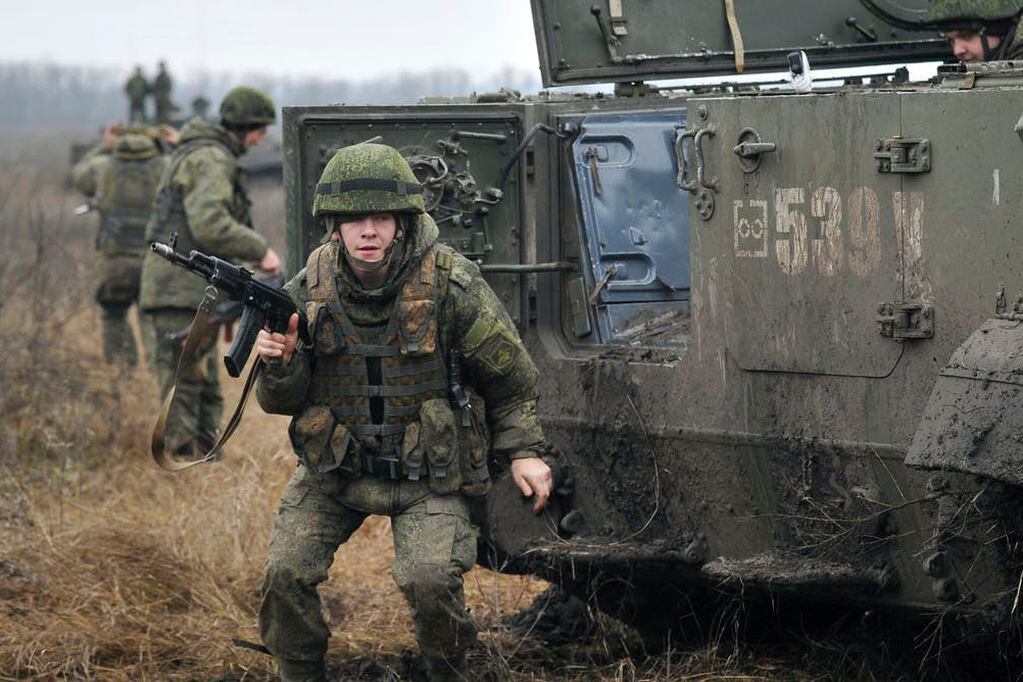 Los ejercicios militares rusos implicaron la movilización de 6.000 hombres, aviones caza y bombarderos. / Foto: AP