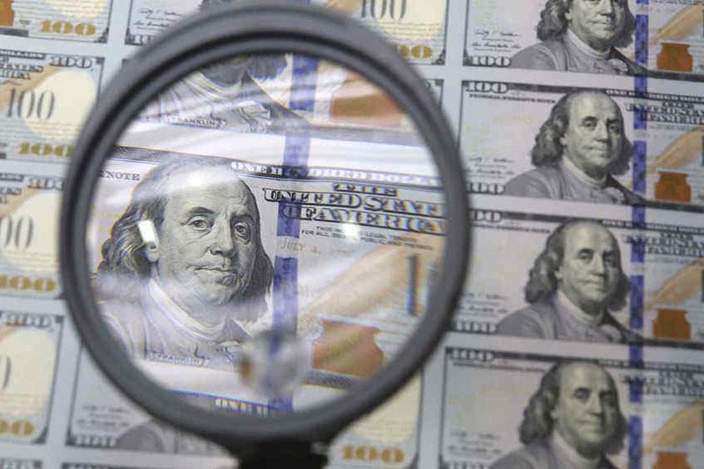 El dólar blue alcanzó un nuevo pico histórico en su valor.