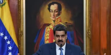 Cruce. Maduro se enfrentó también a Portugal. AFP