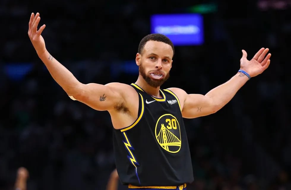 Stephen Curry se despachó con 43 puntos en el triunfo de los Warriors ante Celtics en las finales de la NBA. / Gentileza.