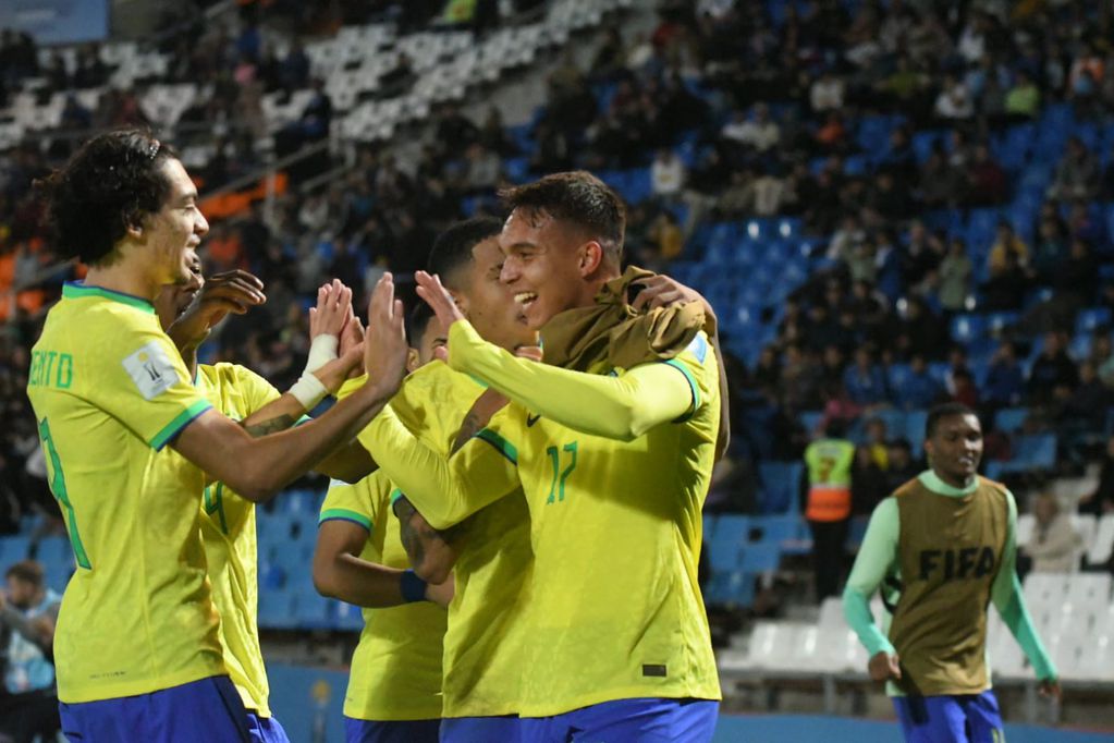 En el cierre de la quinta jornada, Brasil aplastó 6-0 a República Dominicana