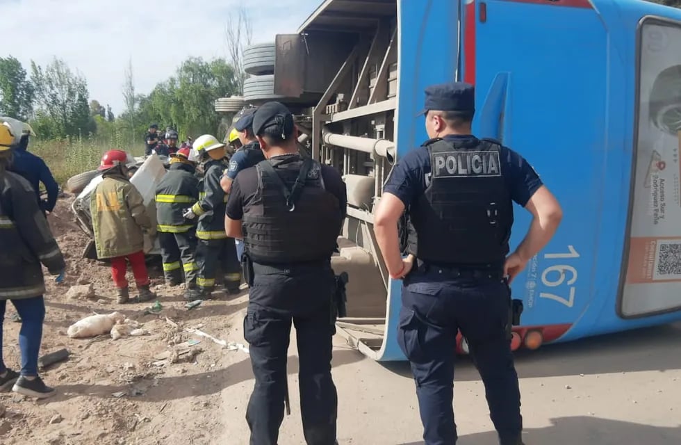 Un hombre murió tras un choque entre un colectivo y un auto en Las Heras  - Fuentes policiales