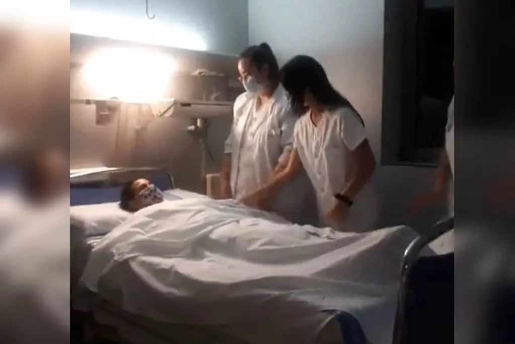 Enfermeras se convierten en punto de críticas tras bailar ante fallecidos de coronavirus