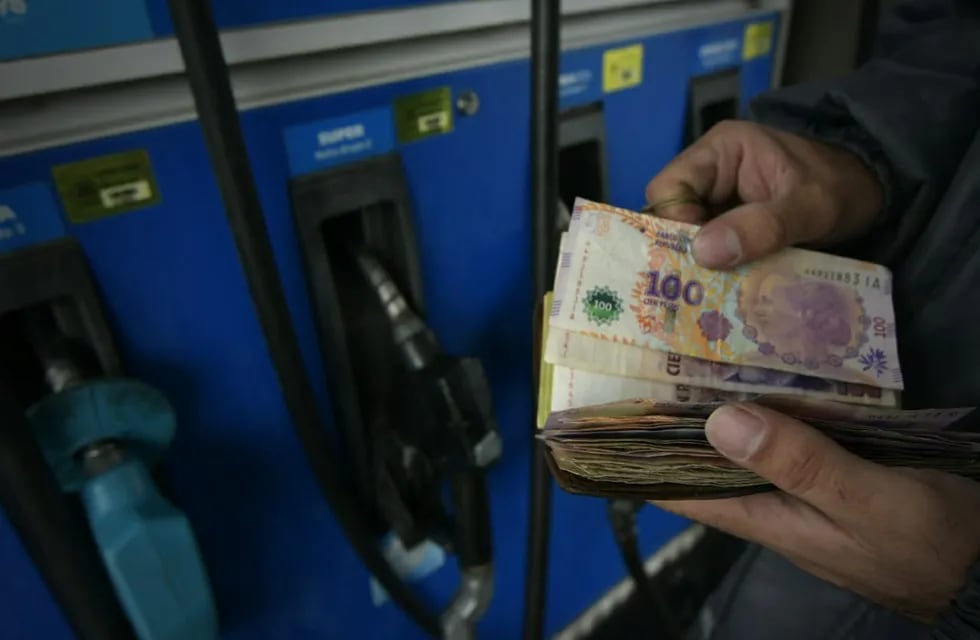 YPF volvió a subir los precios de sus combustibles - Orlando Pelichotti / Los Andes