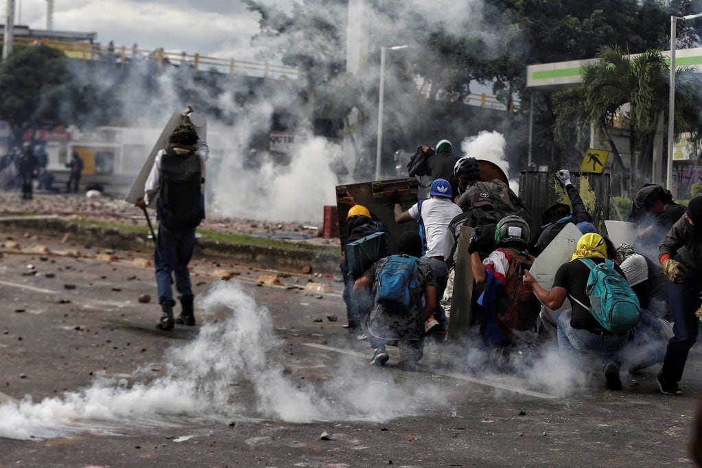 Al menos 19 muertos en Colombia por las protestas callejeras - 