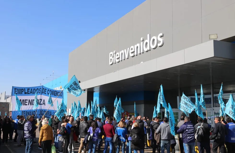 El CEC reclama por recategorizaciones en un supermercado de Mendoza