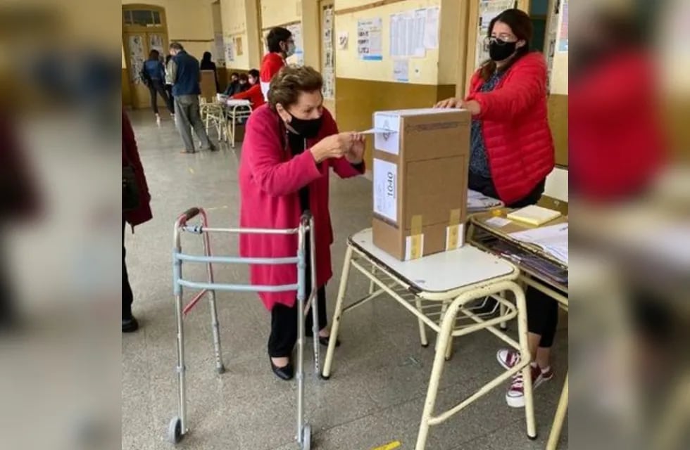 Ana María Urdaneta tiene 100 años y se presentó a votar en un colegio de Salta. Gentileza / El Tribuno