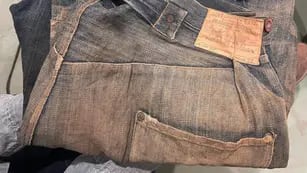 Un par de jeans usados Levi’s de hace 150 años fue subastado por 76.000 dólares