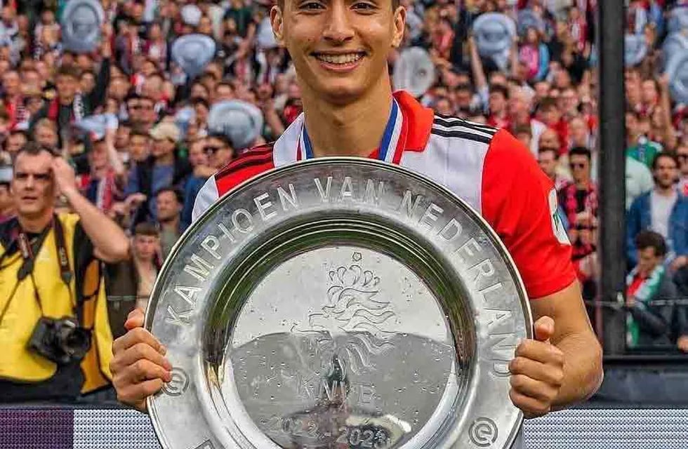 Ezequiel Bullaude, el futbolista mendocino que se consagró campeón con Feyenoord de Rotterdam de la Eredivisie de los Países Bajos.