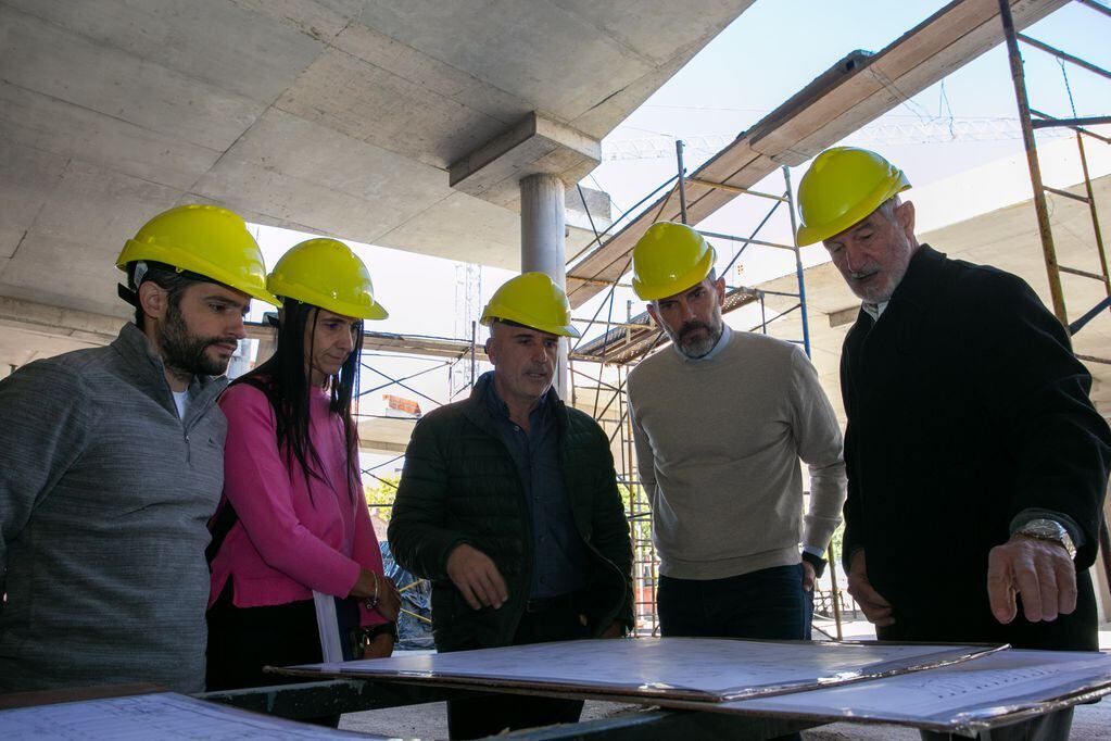 Ulpiano Suarez recorrió el avance de las obras de Patio Maristas. Foto: Municipalidad de Mendoza.