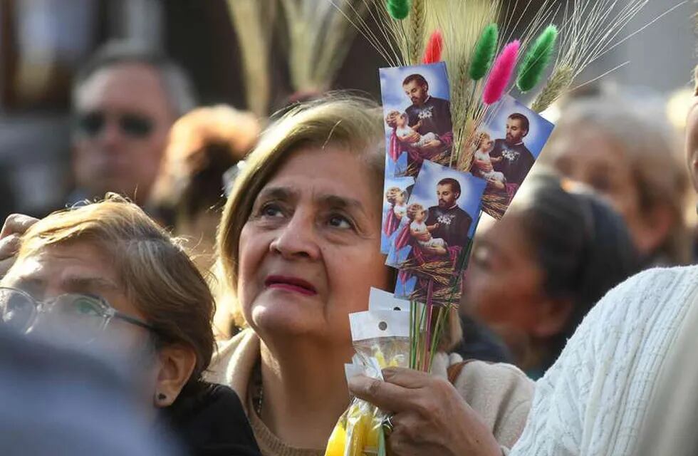 San Cayetano: fieles pidiendo pan y trabajo en la celebración de 2019. / José Gutiérrez