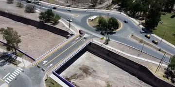 Puente sobre el zanjón Frías.