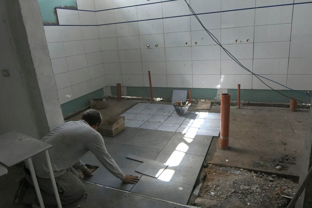 El consultorio médico de la sede social fue reacondicionado, se le construyó baño y ducha, y funcionará como vestuario de los árbitros. Foto: Orlando Pelichotti/ Los Andes 
