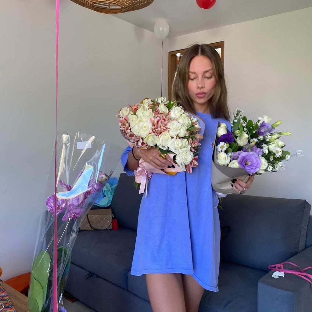 Las flores que recibió de regalo Ester Expósito por sus 22 años.