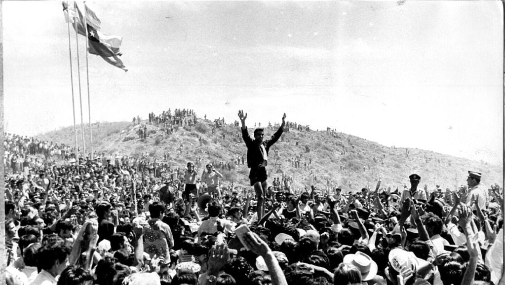 El público ovaciona a Contreras después de salir campeón en 1970.