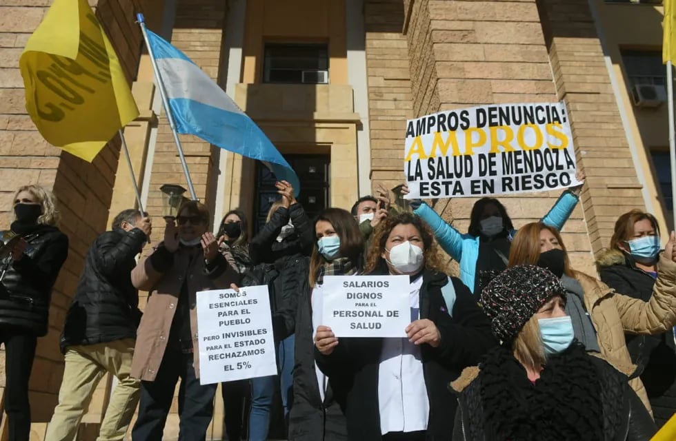 El gremio que nuclea a trabajadores de la Salud se manifestó en contra de la oferta salarial. Foto: Ignacio Blanco / Los Andes