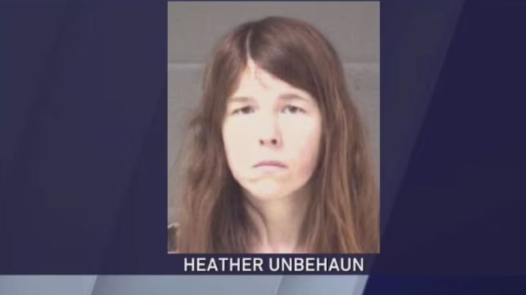 En un giro sorprendente, también se realizó el arresto de Heather Unbehaun, acusada de secuestro.
