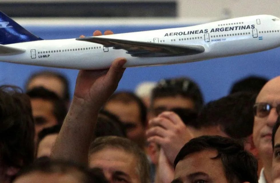 Durante 2023, Aerolíneas emitió 10.000 tickets de canje por millas acumuladas por la compra de pasajes con fondos públicos.