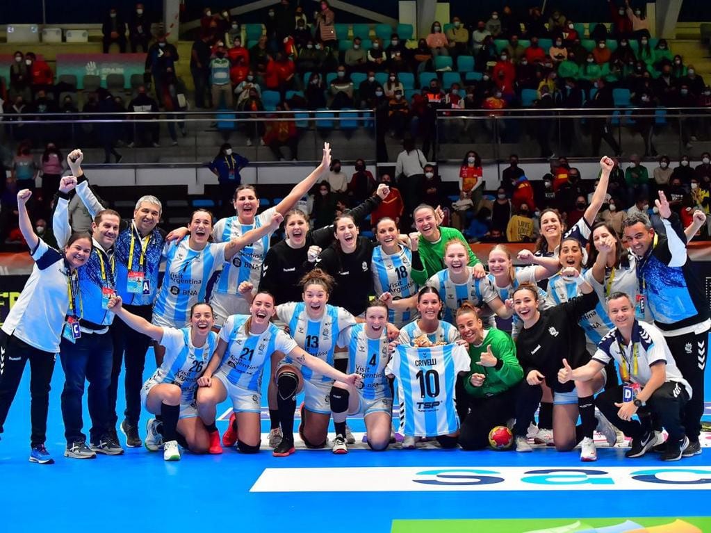 La Garra festejando la clasificación en el Main Round del Mundial de Handball en España.