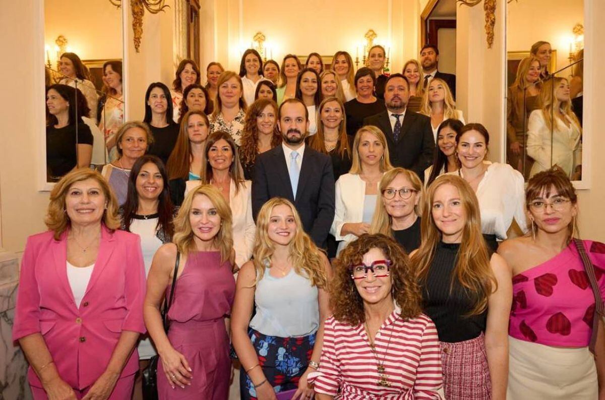 Las mujeres de negocios se reunieron con el embajador argentino en Roma, Roberto Manuel Carlés.