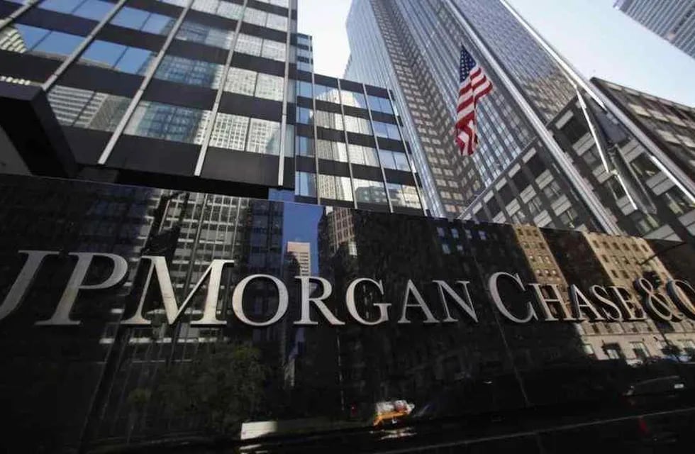Banca estadounidense JP Morgan busca a más de 100 argentinos para trabajar en el país. - AP