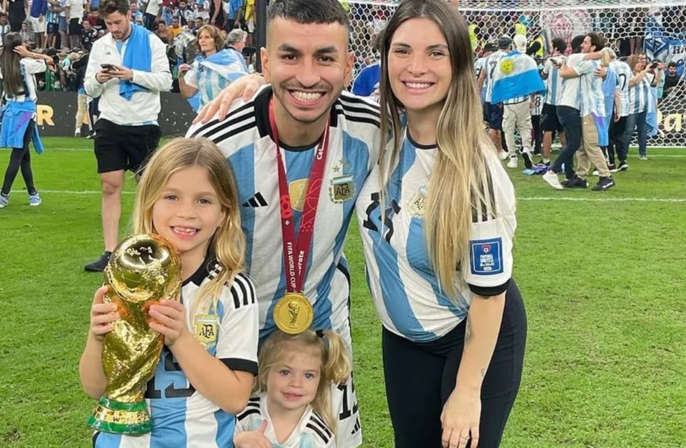 Ángel Correa junto a su familia. / Instagram