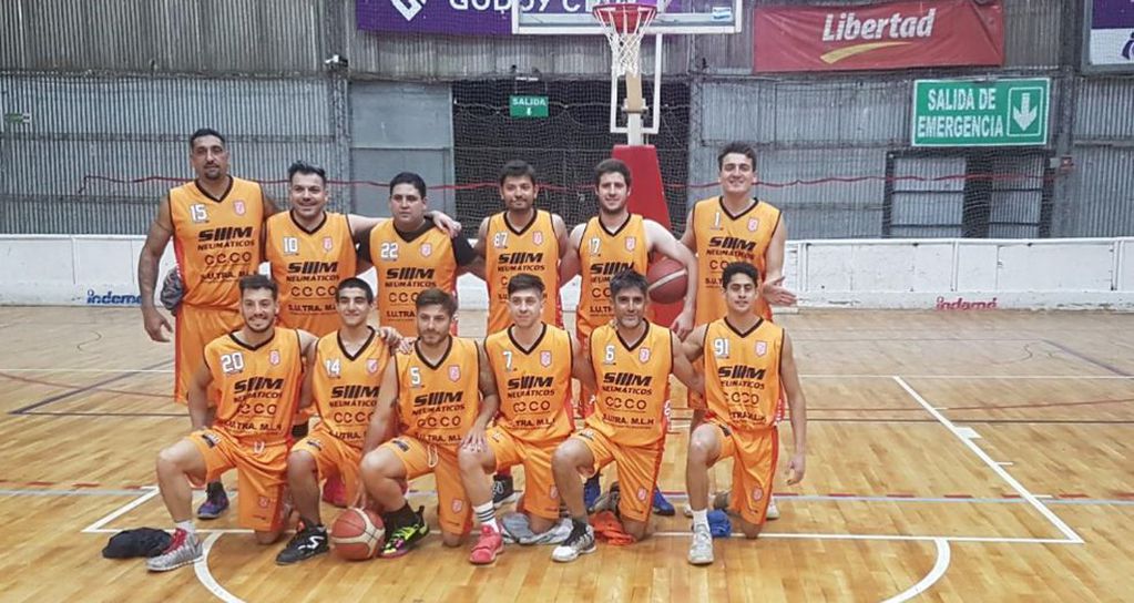 The team at Social Las Heras, which competes in the Mendoza Basketball Federation's Open Tournament.  / Kindness.