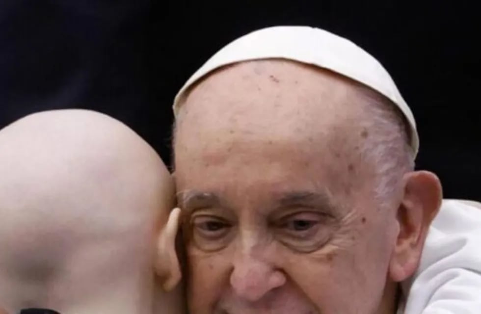El Papa Francisco saluda a familias y niños en el hospital Bambino Gesù (Vaticano News)