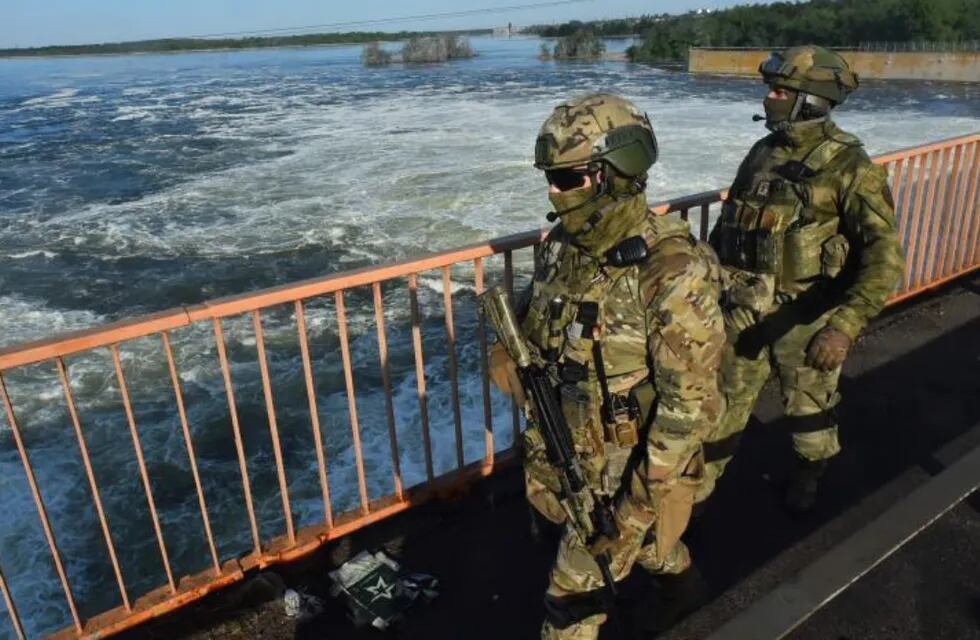 La presa hidroeléctrica de Kajokva. Fuentes rusas afirman que la represa fue dañada por bombardeos ordenados desde Kiev. Foto: Web
