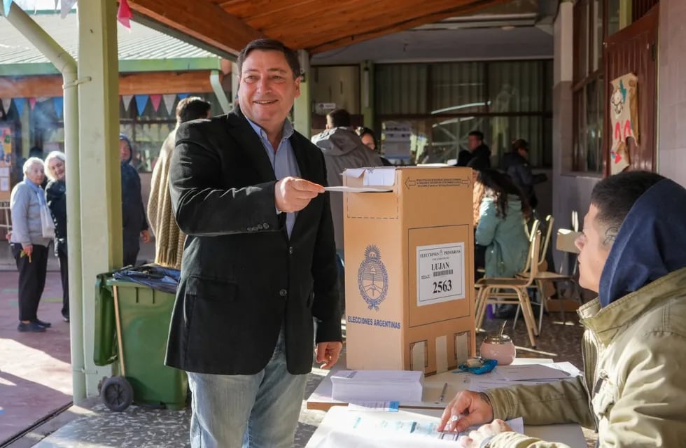 Omar Parisi votó en Luján de Cuyo