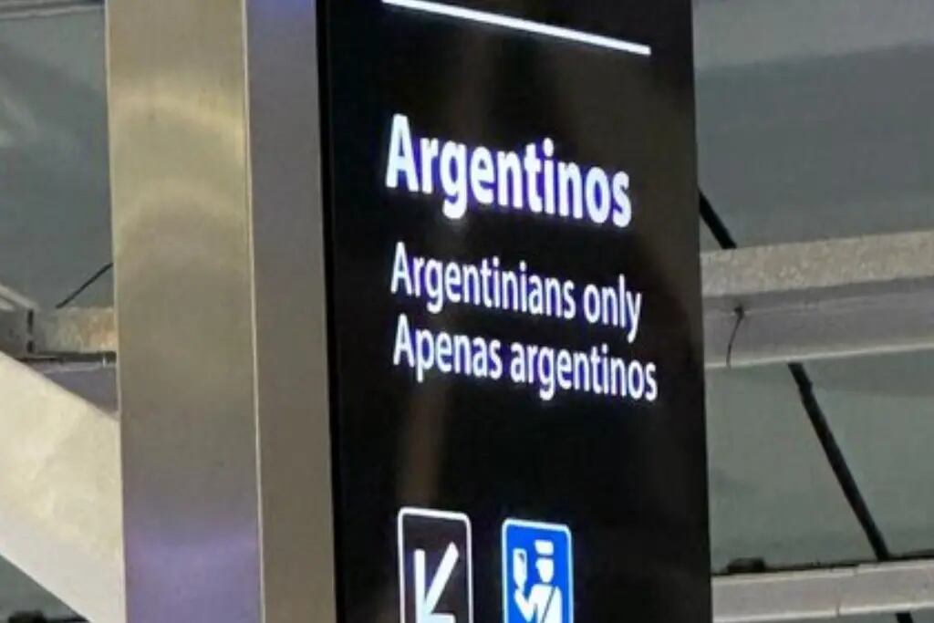 Aunque estaban bien escritos, cambiaron los carteles en portugués de la nueva terminal de Ezeiza