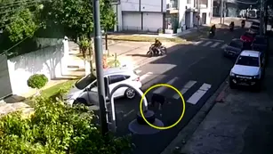 Asalto piraña a un auto en movimiento en Buenos Aires