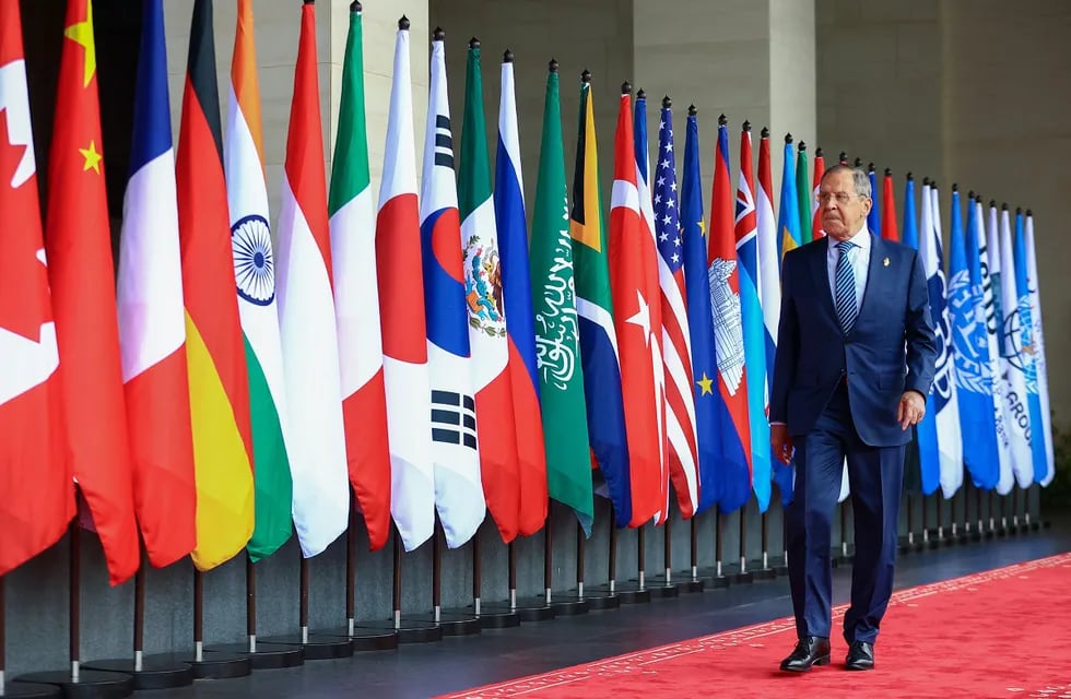 El ministro de Asuntos Exteriores ruso, Serguéi Lavrov, asiste a la cumbre de líderes del G20 en Nusa Dua, Bali, Indonesia. 15 de noviembre de 2022. Ministerio de Asuntos Exteriores de Rusia/Handout vía REUTERS