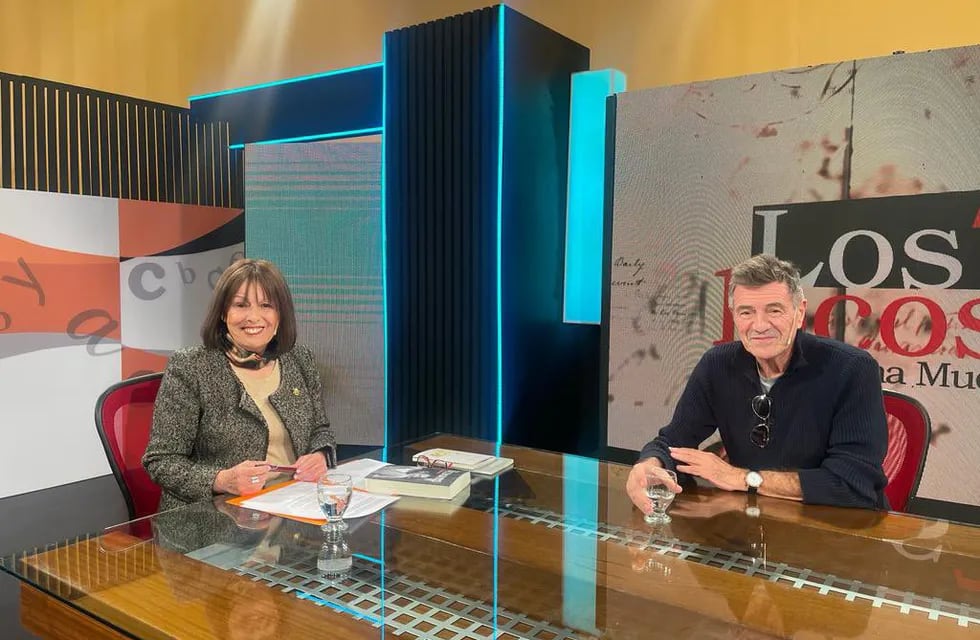 Programa de TV Pública conducido por Cristina Mucci. Aquí, con el escritor Guillermo Sacconmano. (foto: X).