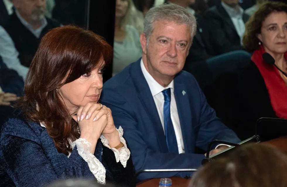 Cristina Fernández de Kirchner. enjuiciada, junto a su abogado Carlos Beraldi