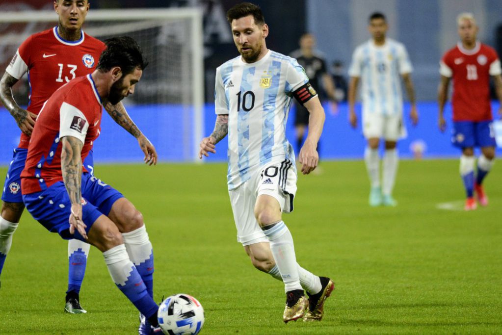 Messi, durante el cotejo entre Argentina y Chile, por las eliminatorias, jugado en Santiago del Estero. (Fotobaires)