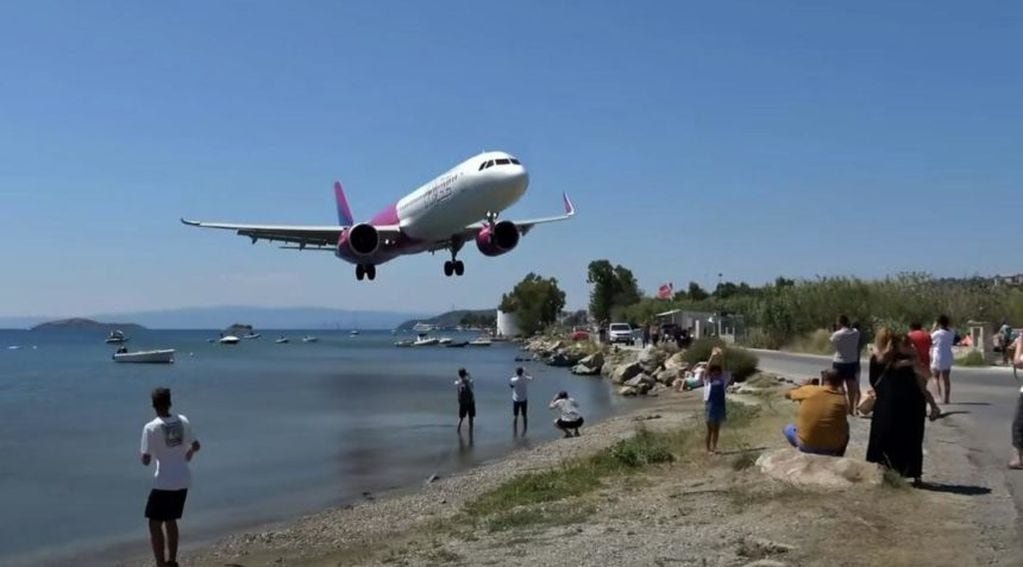 Es un Airbus llegando a la isla griega de Skiathos. Foto: Web