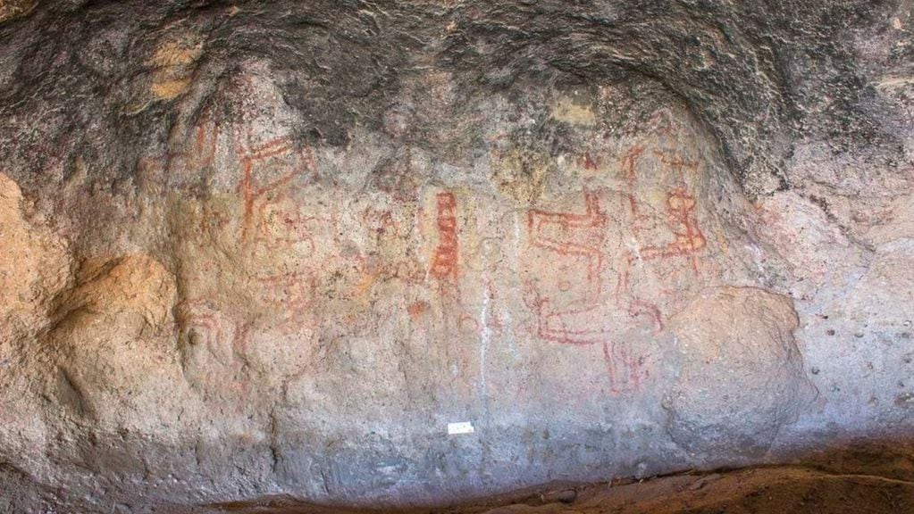 Arte rupestre ancestral  en la cueva Huenul