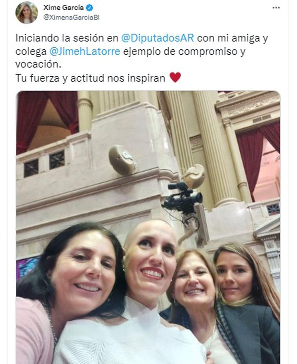 La diputada nacional por Mendoza, Jimena Latorre, fue ovacionada en la sesión del jueves, en la cámara baja, por su ejemplo al ir a trabajar estando en tratamiento de quimioterapia.