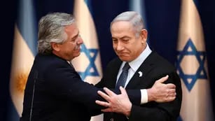 Alberto Fernández y el primer ministro de Israel, Benjamin Netanyahu, en enero de 2020