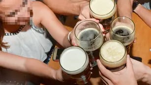 Por qué el consumo de alcohol durante la menopausia puede elevar el riesgo de enfermedades graves